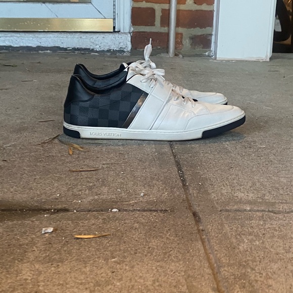 LOUIS VUTTON DAMIER AZUR BLACK AND WHITE SNEAKERS - Picture 6 of 8